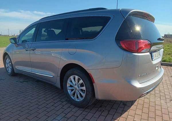 Chrysler Pacifica cena 76900 przebieg: 123000, rok produkcji 2016 z Łapy małe 211